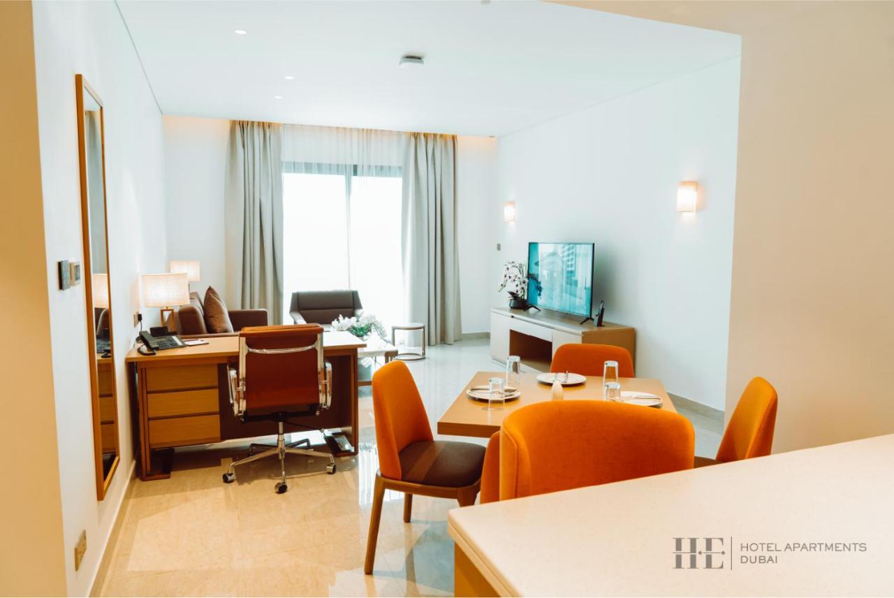 He Hotel Apartments Dubai Rum bild A living room at the hotel